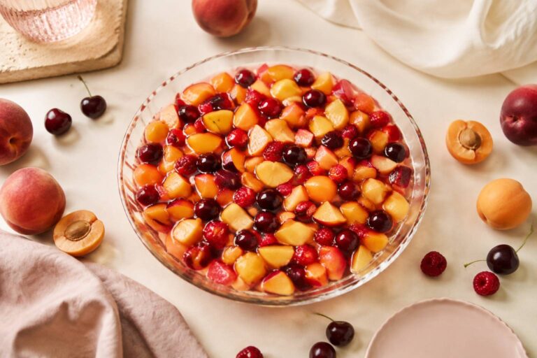 Délice estival : macédoine de fruits frais nappée d’un sirop léger